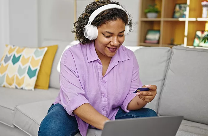woman doing online shop