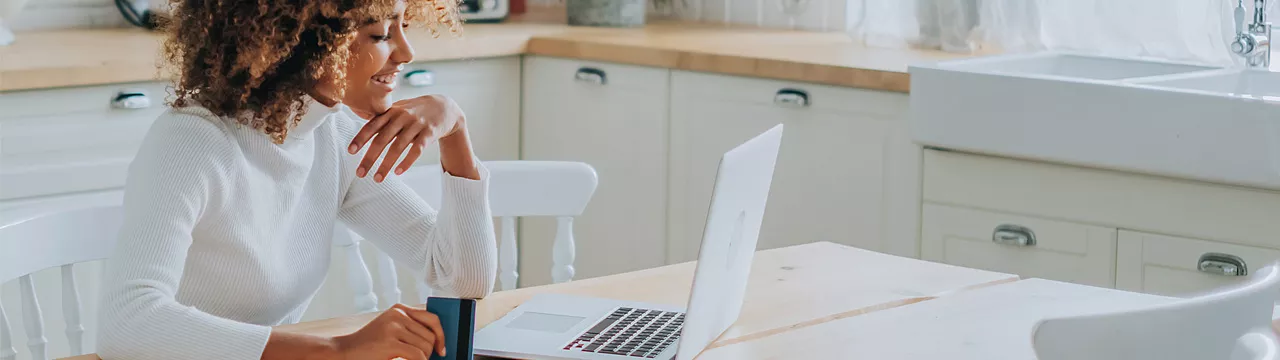 lady doing online shopping
