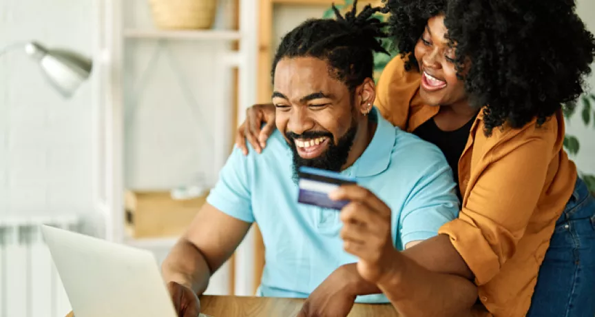 couple online shopping