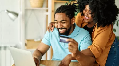 couple online shopping
